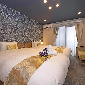 Sakura Nijo Seasons Aparthotel